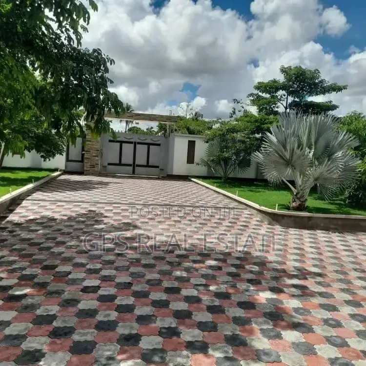 6bdrm House in Kibada, Kigamboni for sale in Kigamboni