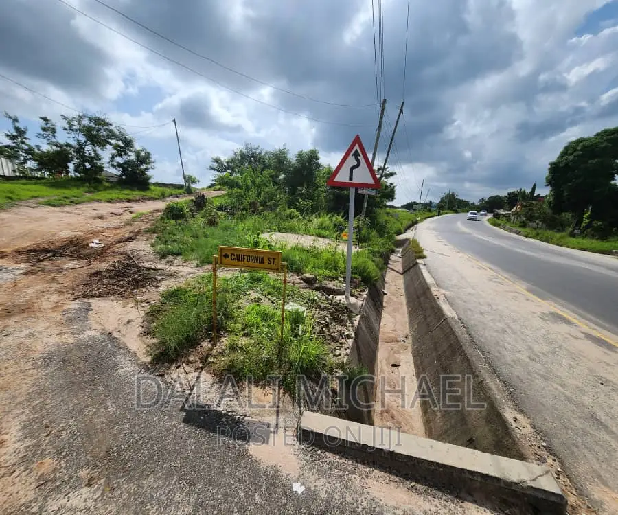 Viwanja Vinauzwa Goba in Goba