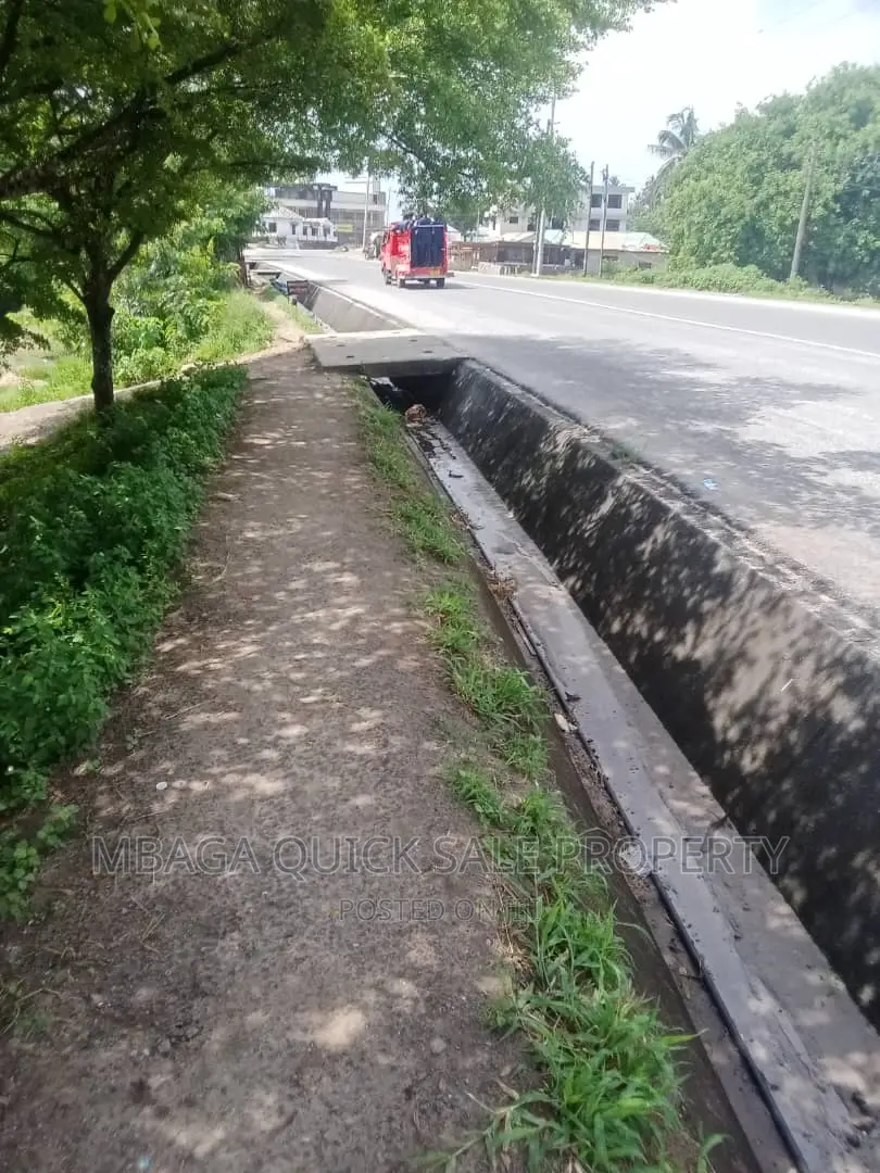 Kiwanja Kinauzwa Goba Kunguru in Goba