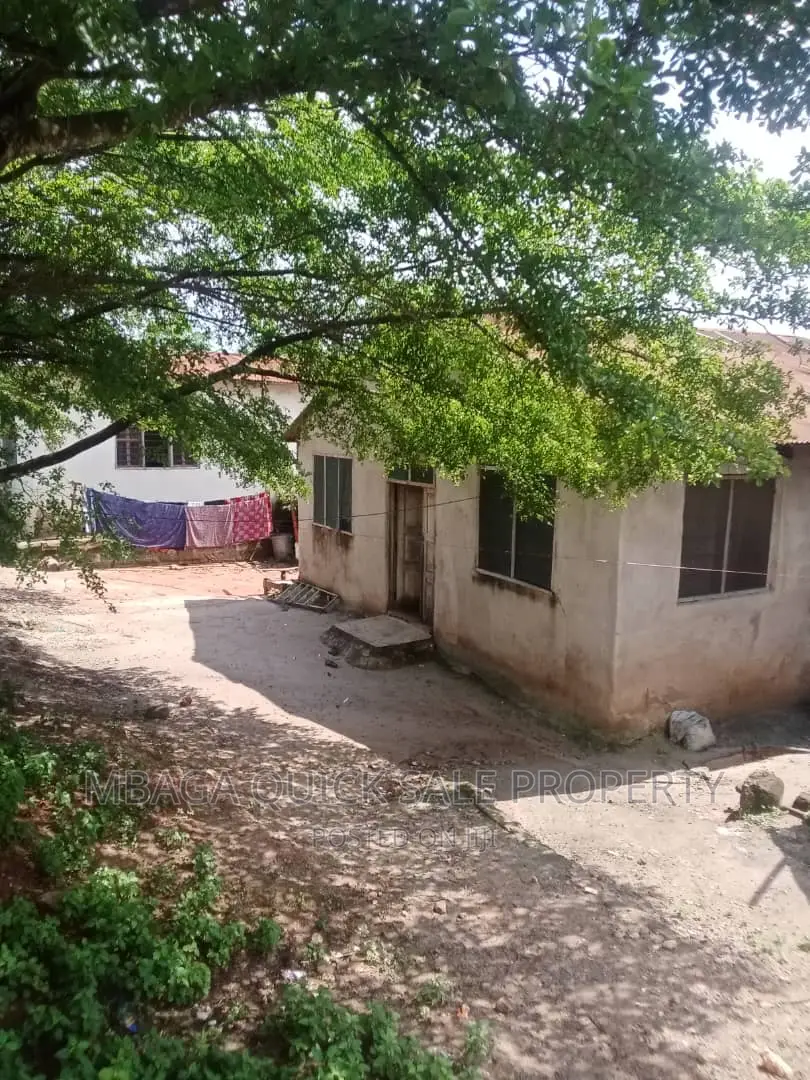Kiwanja Kinauzwa Goba Kunguru in Goba
