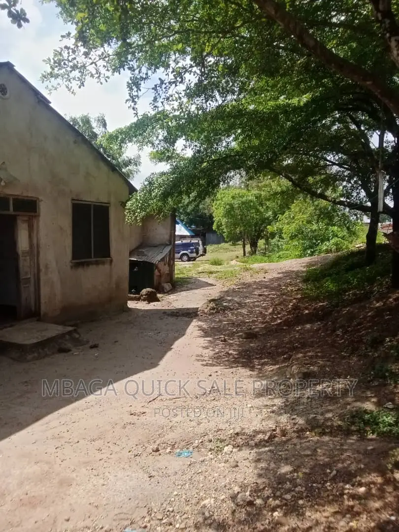 Kiwanja Kinauzwa Goba Kunguru in Goba