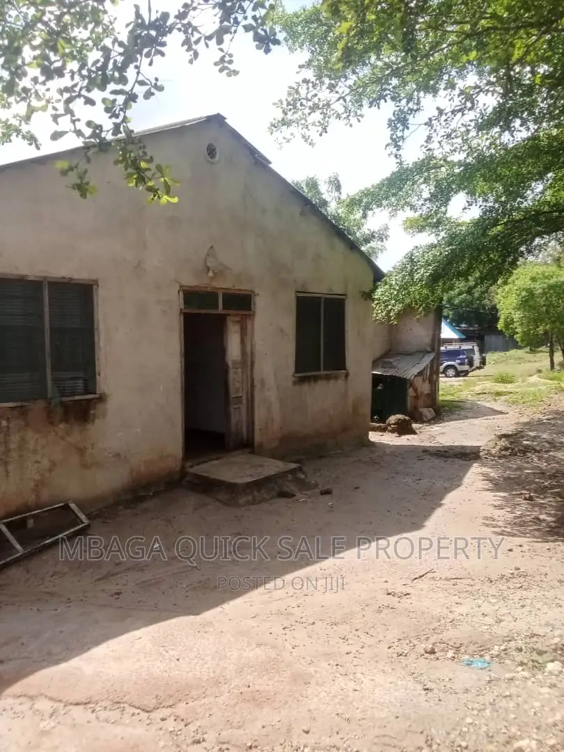 Kiwanja Kinauzwa Goba Kunguru in Goba