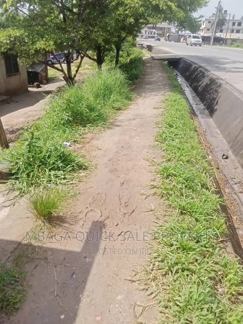 Kiwanja Kinauzwa Goba Kunguru in Goba