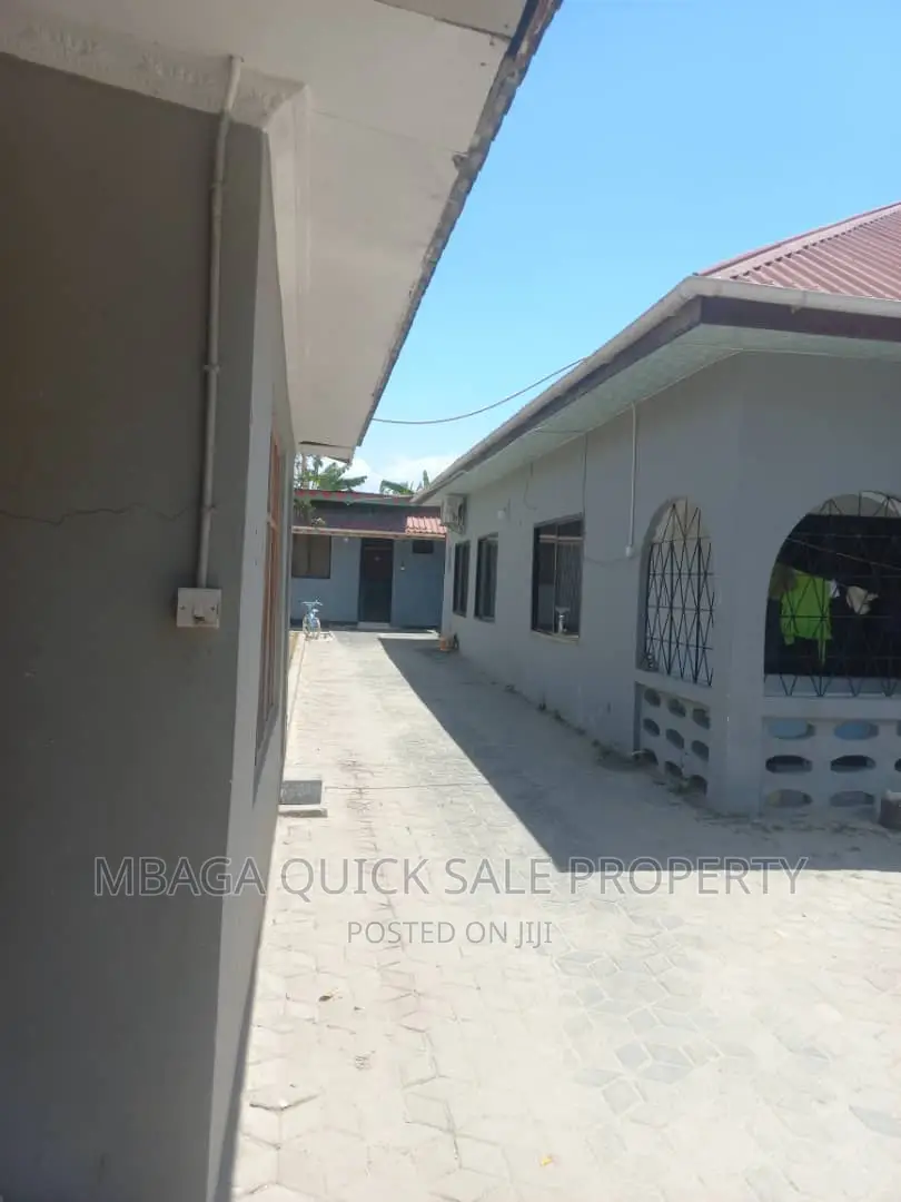 4bdrm House in Moroko, Kinondoni for sale in Kinondoni