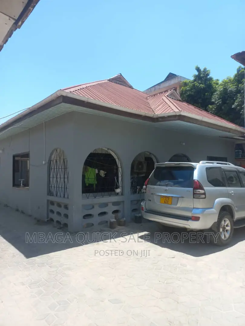 4bdrm House in Moroko, Kinondoni for sale in Kinondoni