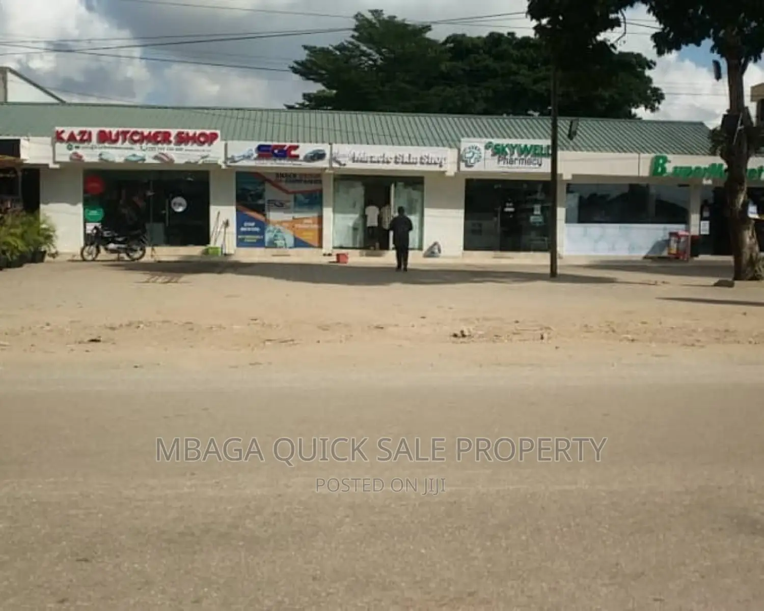 Shop Frem for Rent at Oyster Bay in Oyster Bay