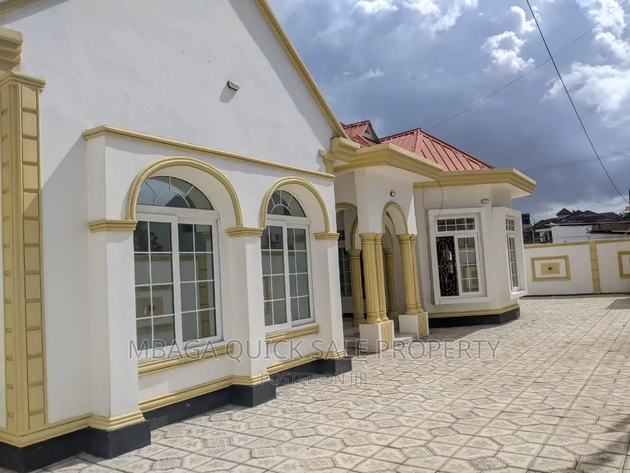 3bdrm Apartment in Mbezi Beach Shoppers for rent in Mbezi Beach