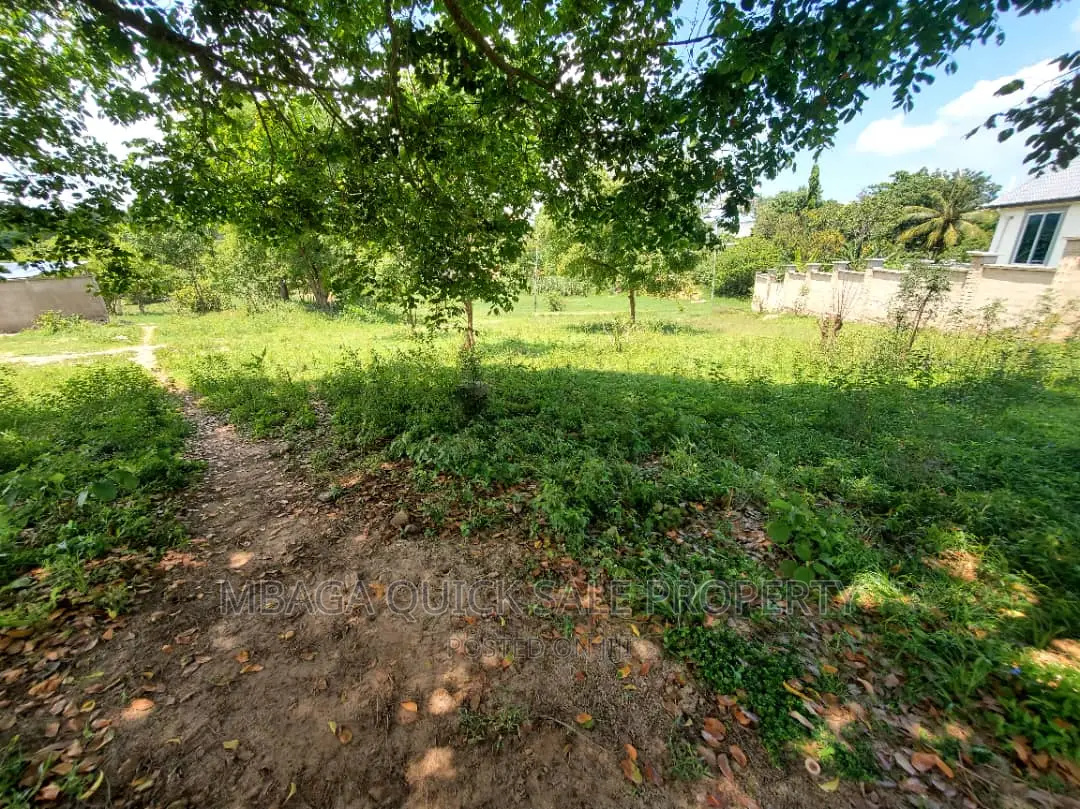 Plot Inauzwa Kipo Madale Mivumoni in Bunju