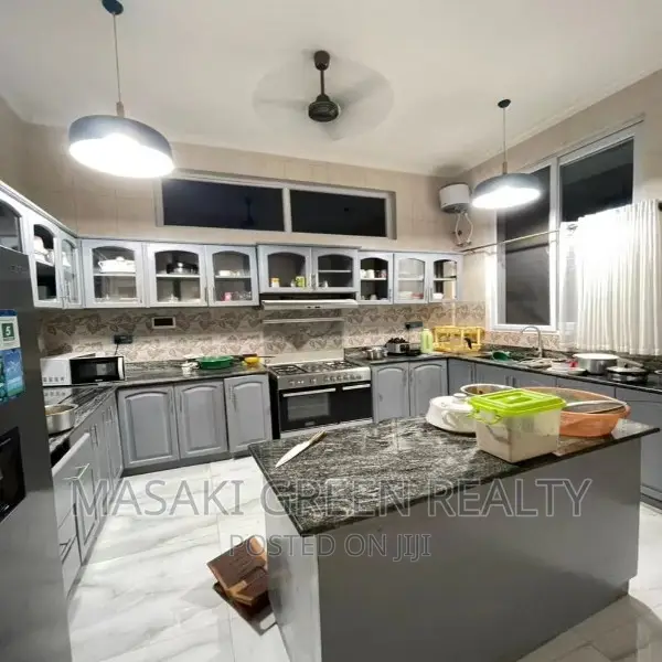 8bdrm Apartment in Mbezi Beach for sale in Mbezi Beach