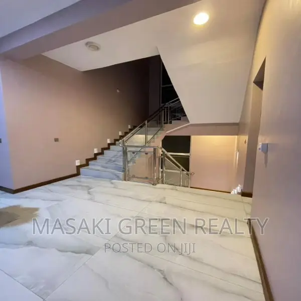 8bdrm Apartment in Mbezi Beach for sale in Mbezi Beach