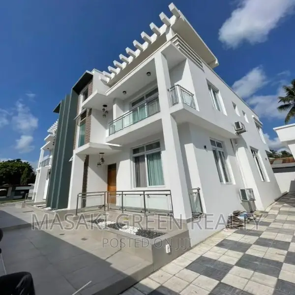 8bdrm Apartment in Mbezi Beach for sale in Mbezi Beach