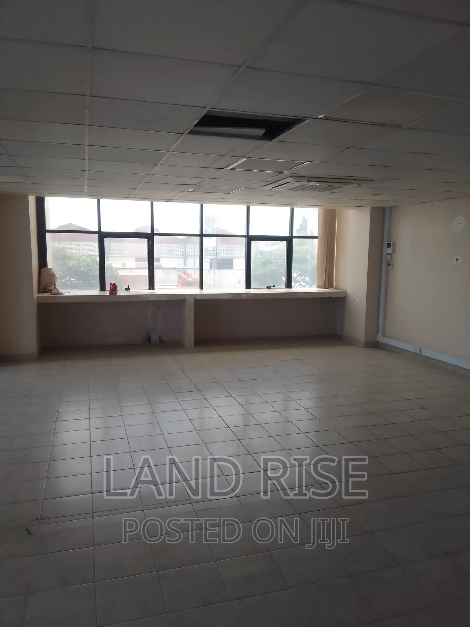 100 SQM Office Space in Mandela Road in Tabata