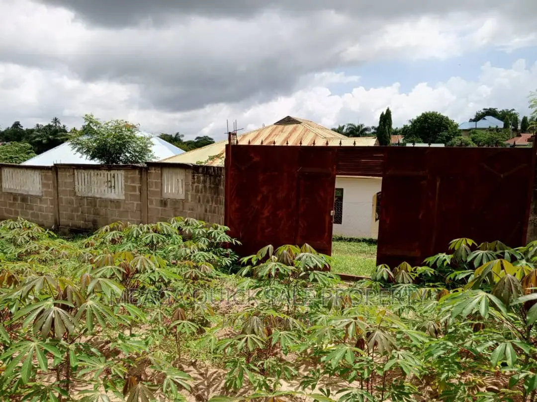 Kiwanja Kinauzwa Kipo Mbezi Kimara in Mbezi