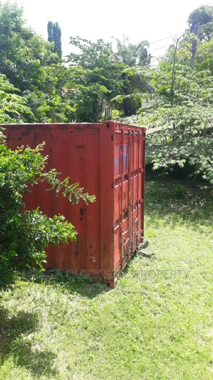 Kontena Inauzwa Size 20ft in Bunju