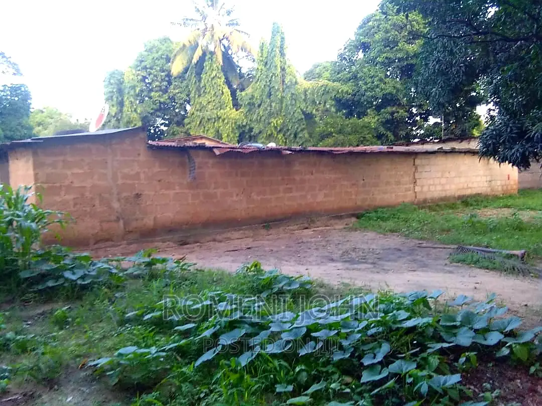 Eneo Sqmita 2000 La Kibiashara Linauzwa Ml 145 Kibaha/Matias in Ilala