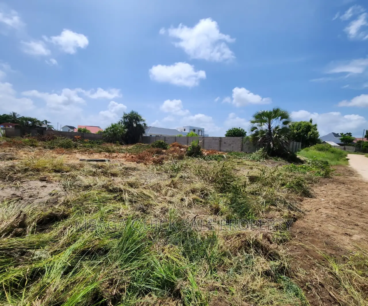 Kiwanja Kinauzwa Mbweni Mpiji in Mbweni