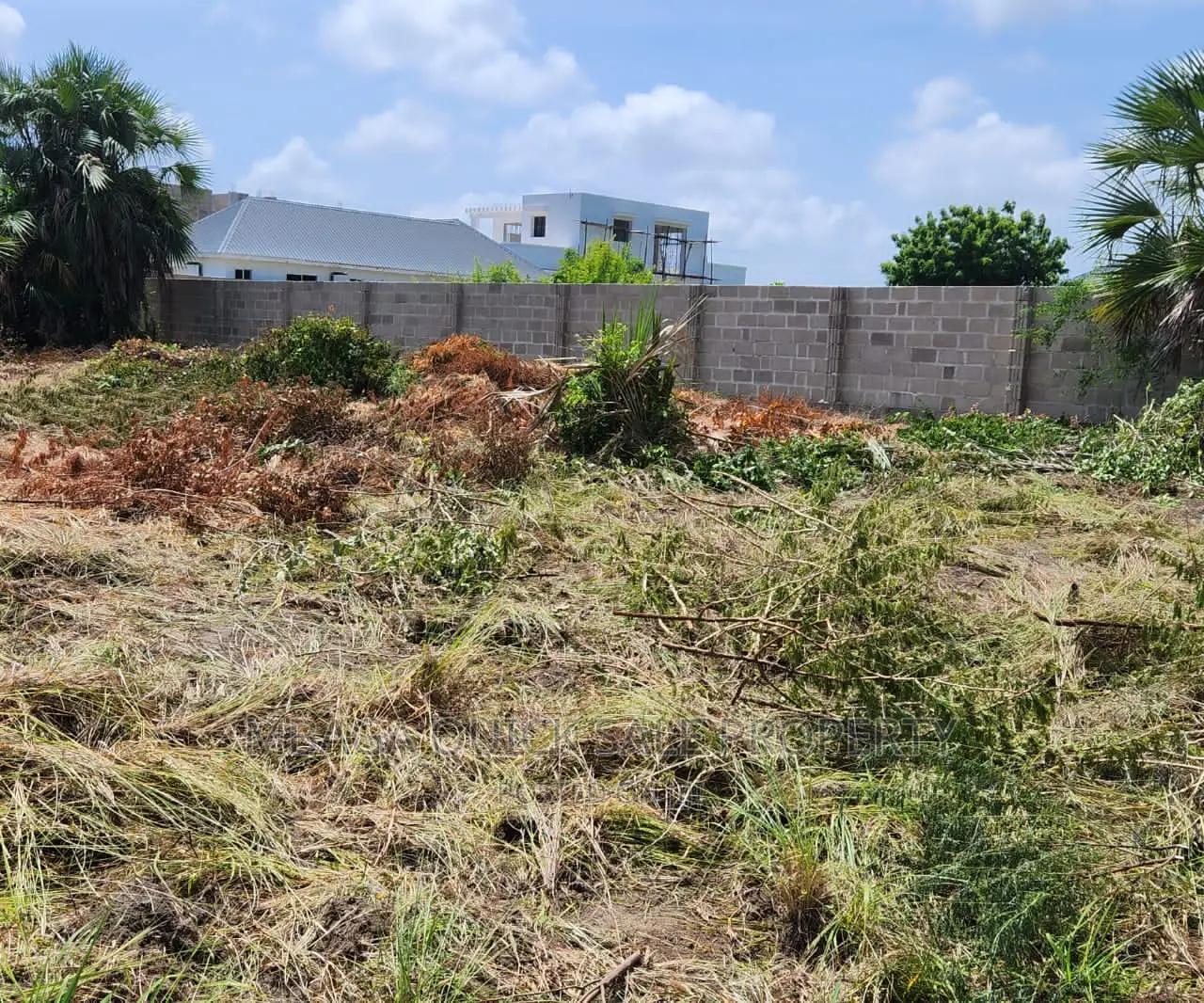 Kiwanja Kinauzwa Mbweni Mpiji in Mbweni