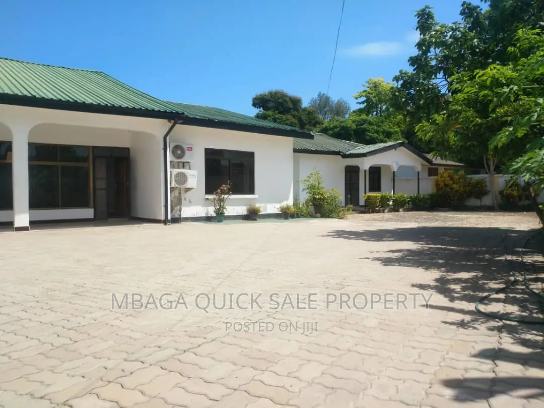 4bdrm Bungalow in Masaki Peninsula for rent in Masaki