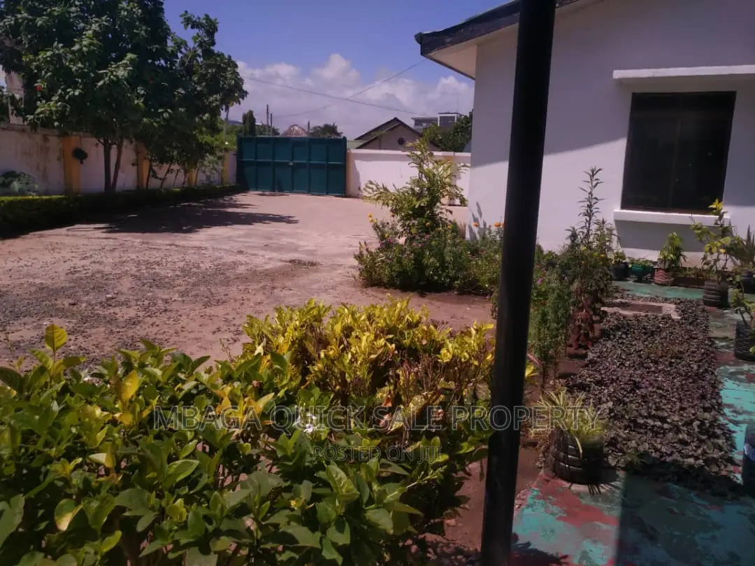 4bdrm Bungalow in Masaki Peninsula for rent in Masaki