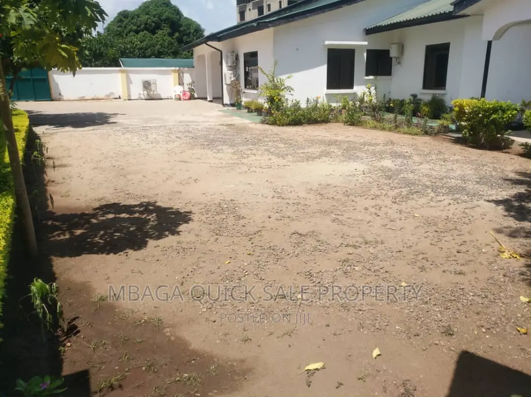 4bdrm Bungalow in Masaki Peninsula for rent in Masaki