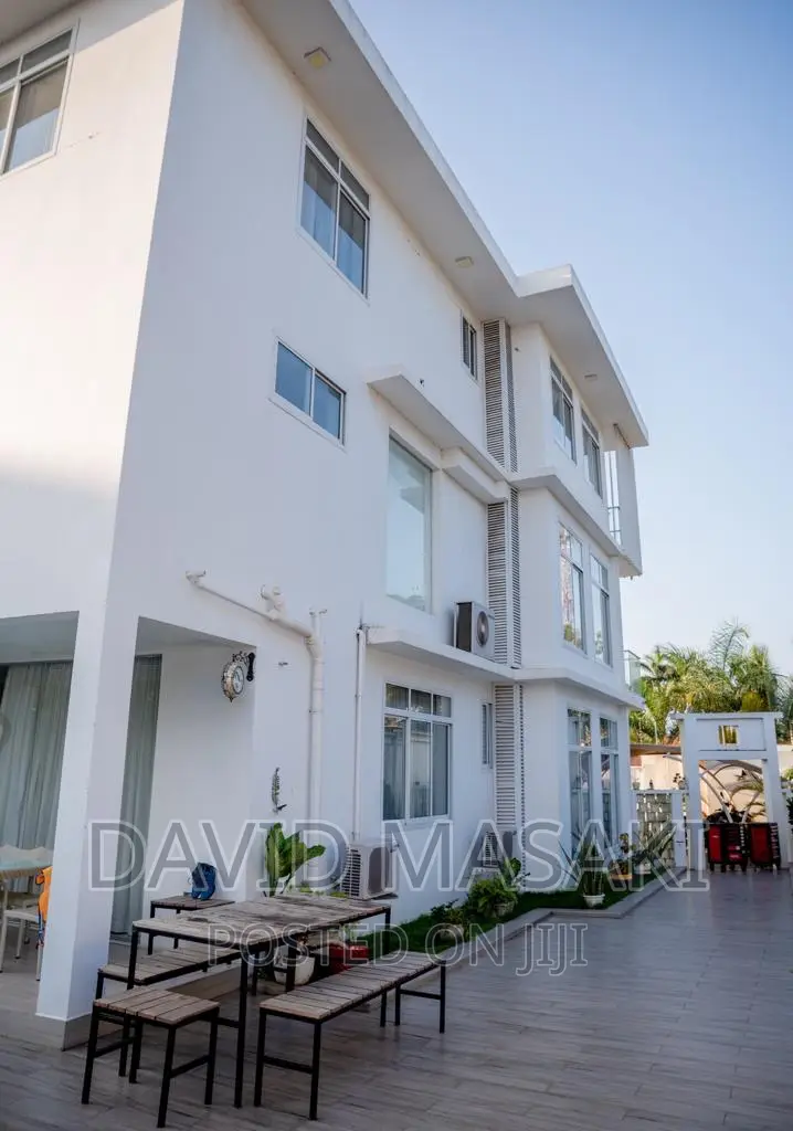 7bdrm Villa in Mansion, Ada Estate for rent in Ada Estate