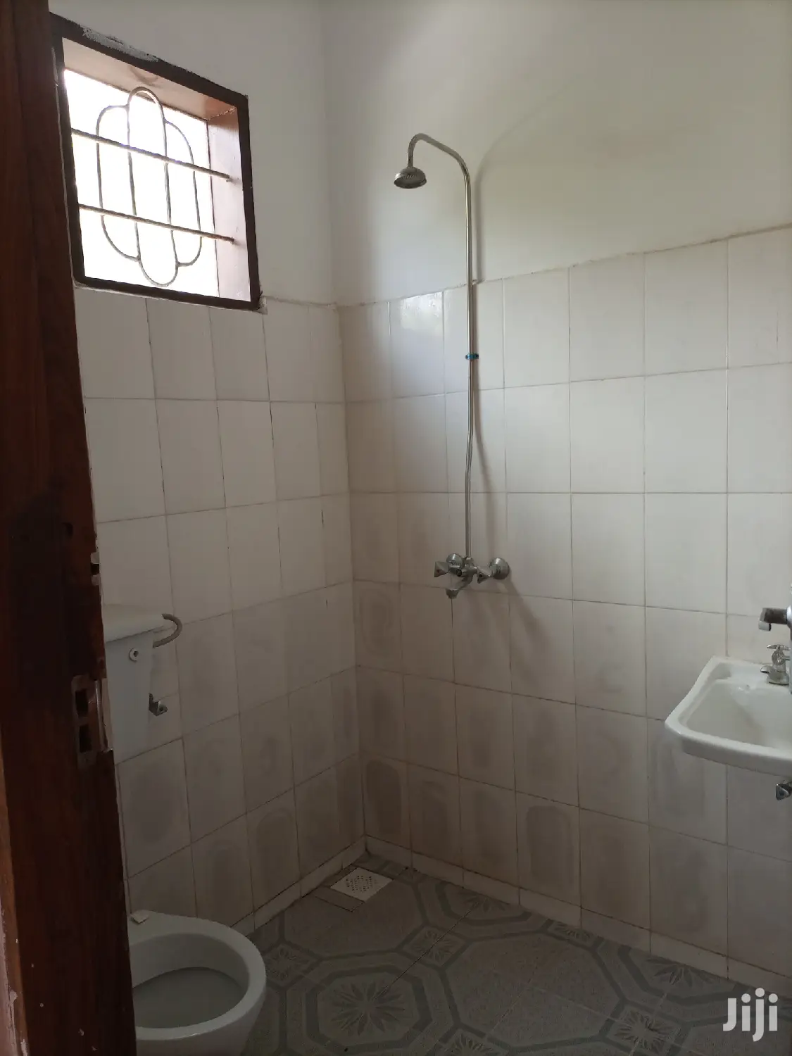 3 Bedroom, Master Na Public Toilet,Sebule, Dinning Na Jiko in Kinondoni