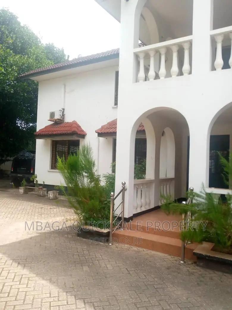 3bdrm House in Upanga for sale in Upanga West