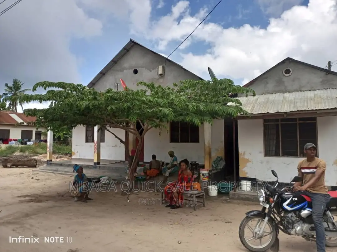 10bdrm House in Kigamboni Majimatitu for sale in Kigamboni