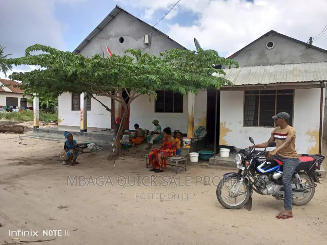 10bdrm House in Kigamboni Majimatitu for sale in Kigamboni