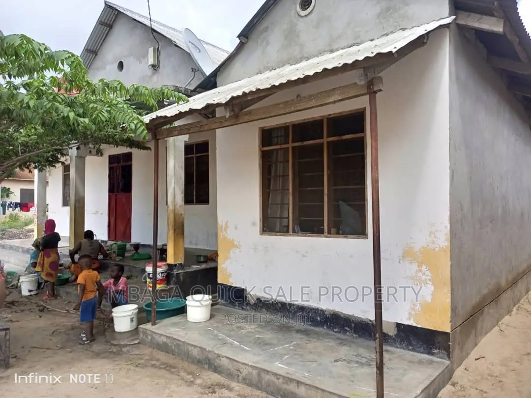 10bdrm House in Kigamboni Majimatitu for sale in Kigamboni