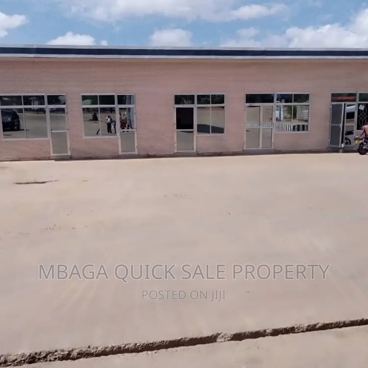 4bdrm Duplex in Same, Chome for sale in Chome