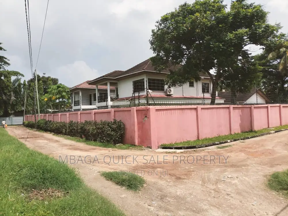 5bdrm House in Mikocheni Kwa for sale in Mikocheni