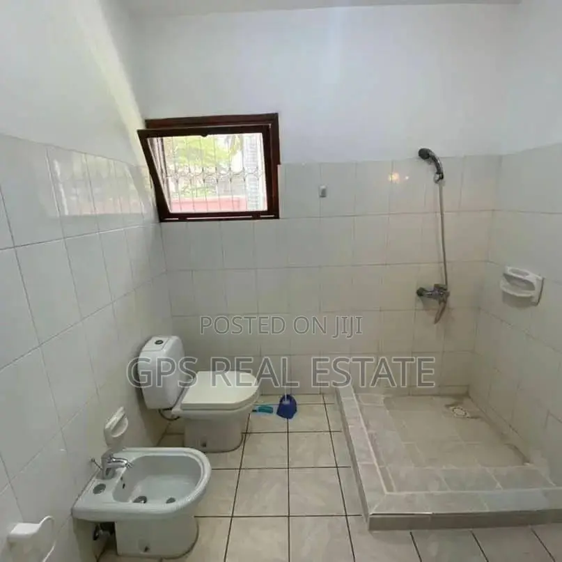 5bdrm House in Mikocheni Kwa, Kinondoni for sale in Kinondoni