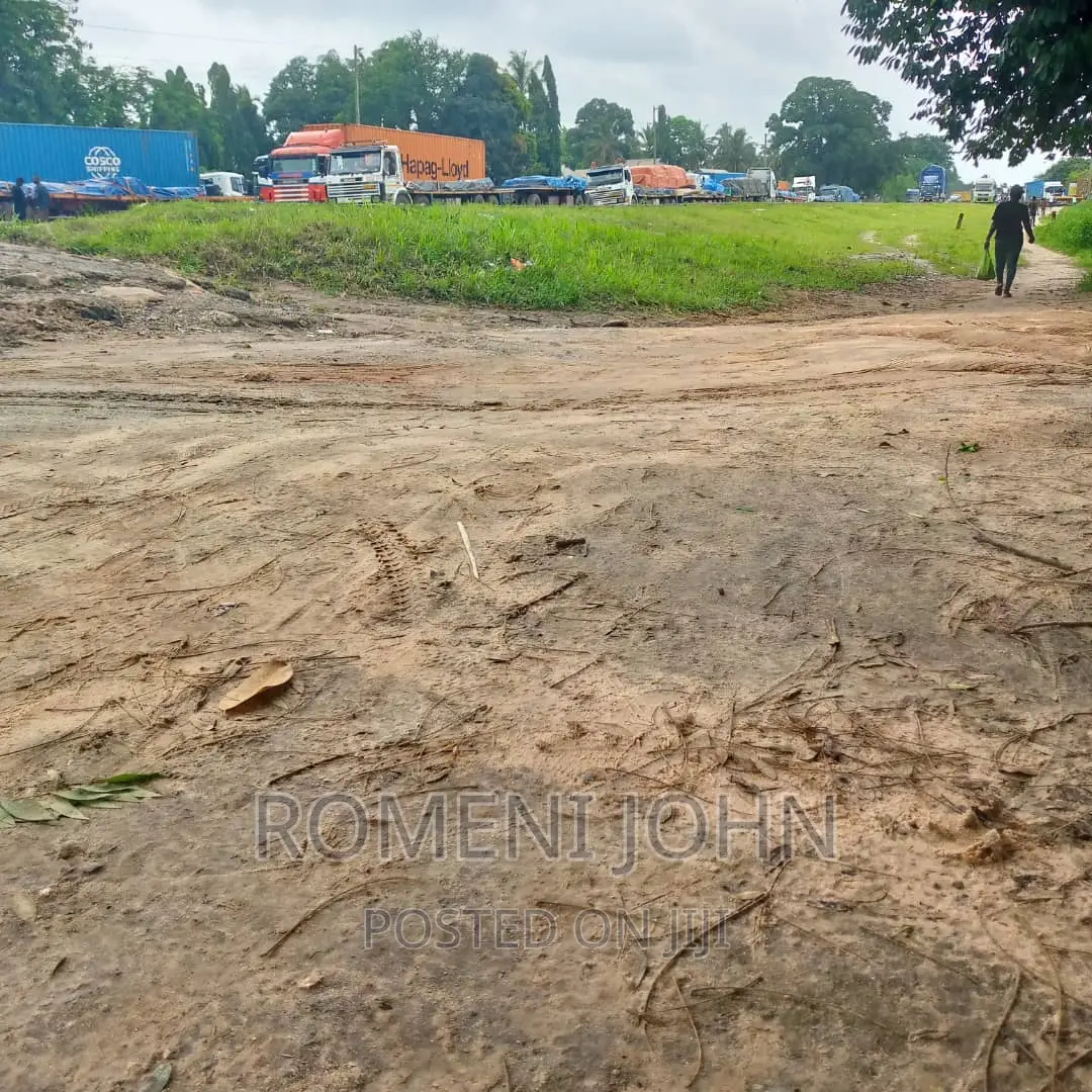 Eneo Hk 6 La Viwanda Linauzwa Ml 700 Kibaha Misugusugu. in Ilala
