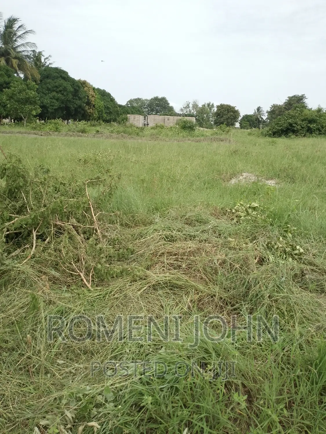 Kiwanja Sqmita 200 Kinauzwa Ml 3.3 Ukonga Bombambili. in Ilala