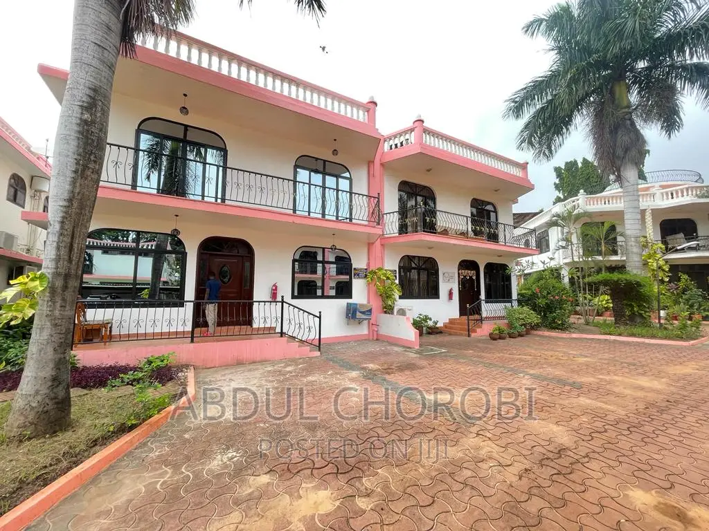 Furnished 4bdrm Villa in Ada Estate for rent in Ada Estate