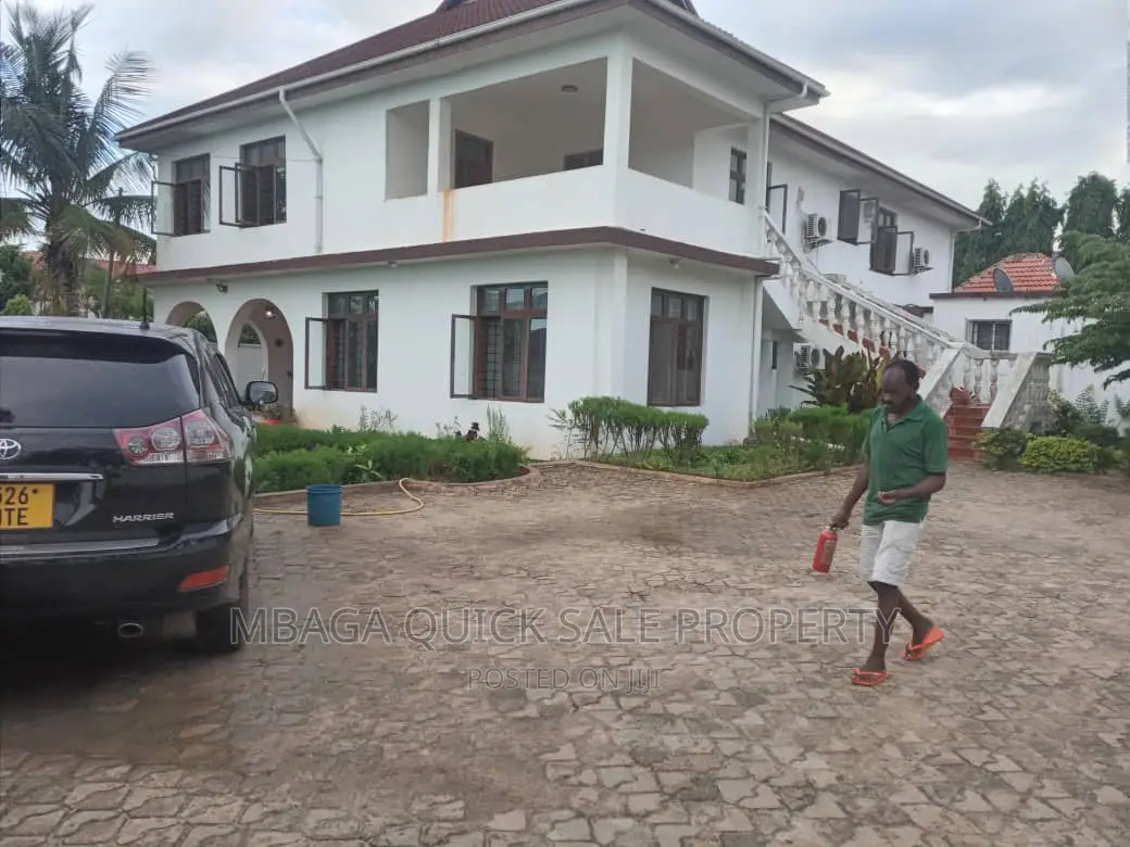 3bdrm Apartment in Mbezi Beach Shoppers for rent in Mbezi Beach