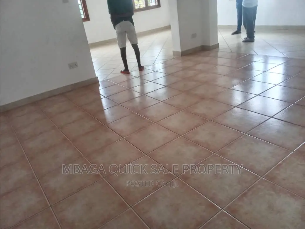 3bdrm Apartment in Mbezi Beach Shoppers for rent in Mbezi Beach