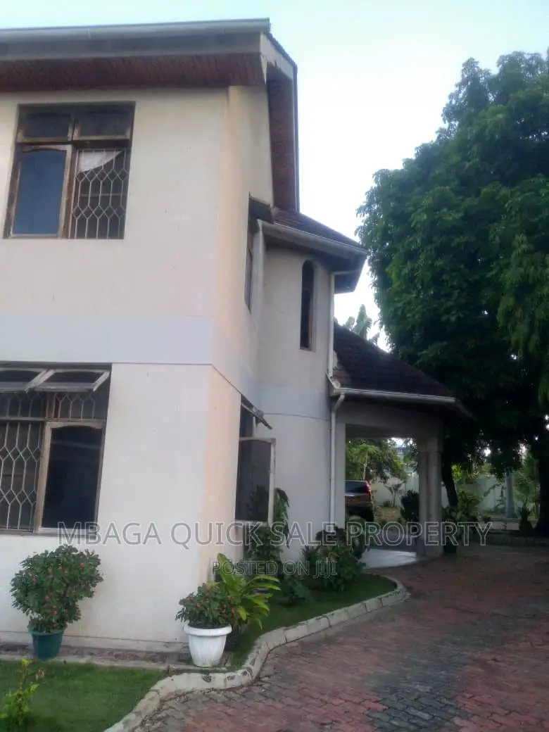 5bdrm House in Mbezi Beach  Kilonga for sale in Mbezi Beach