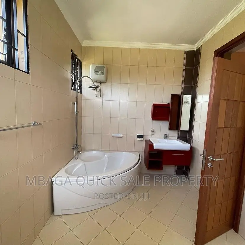 5bdrm House in Boko Magengeni, Bunju for rent in Bunju