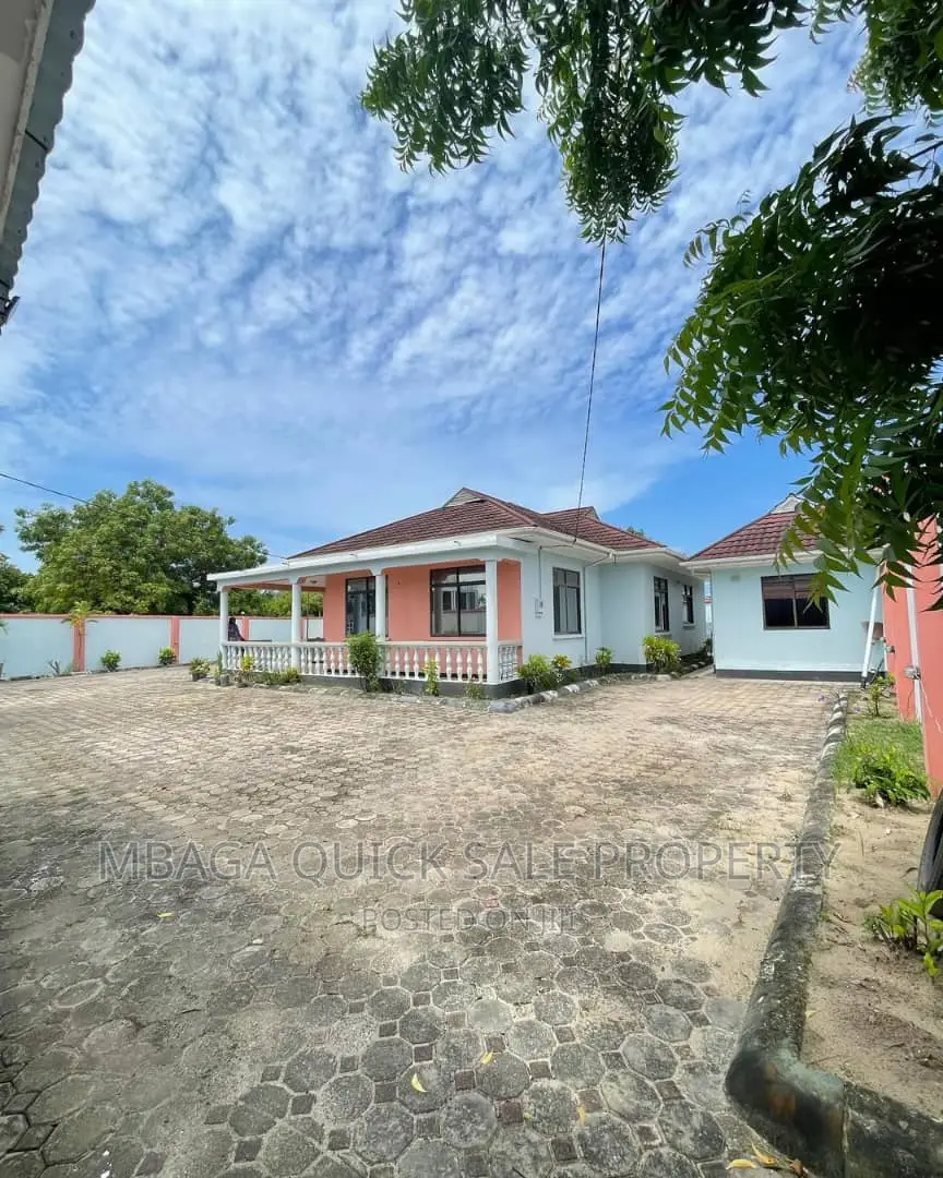 3bdrm Bungalow in Ununio Beach for rent in Mbezi Beach