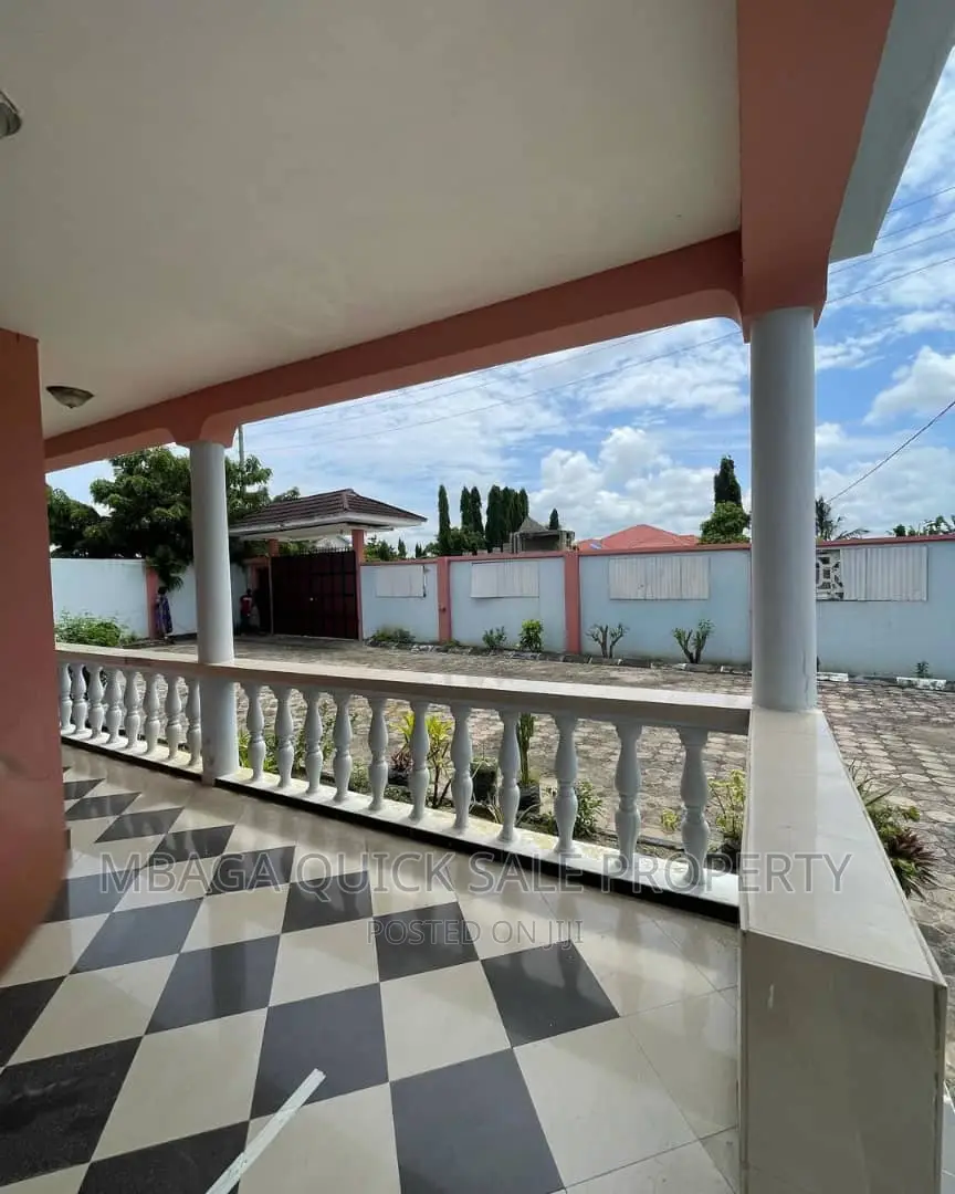 3bdrm Bungalow in Ununio Beach for rent in Mbezi Beach