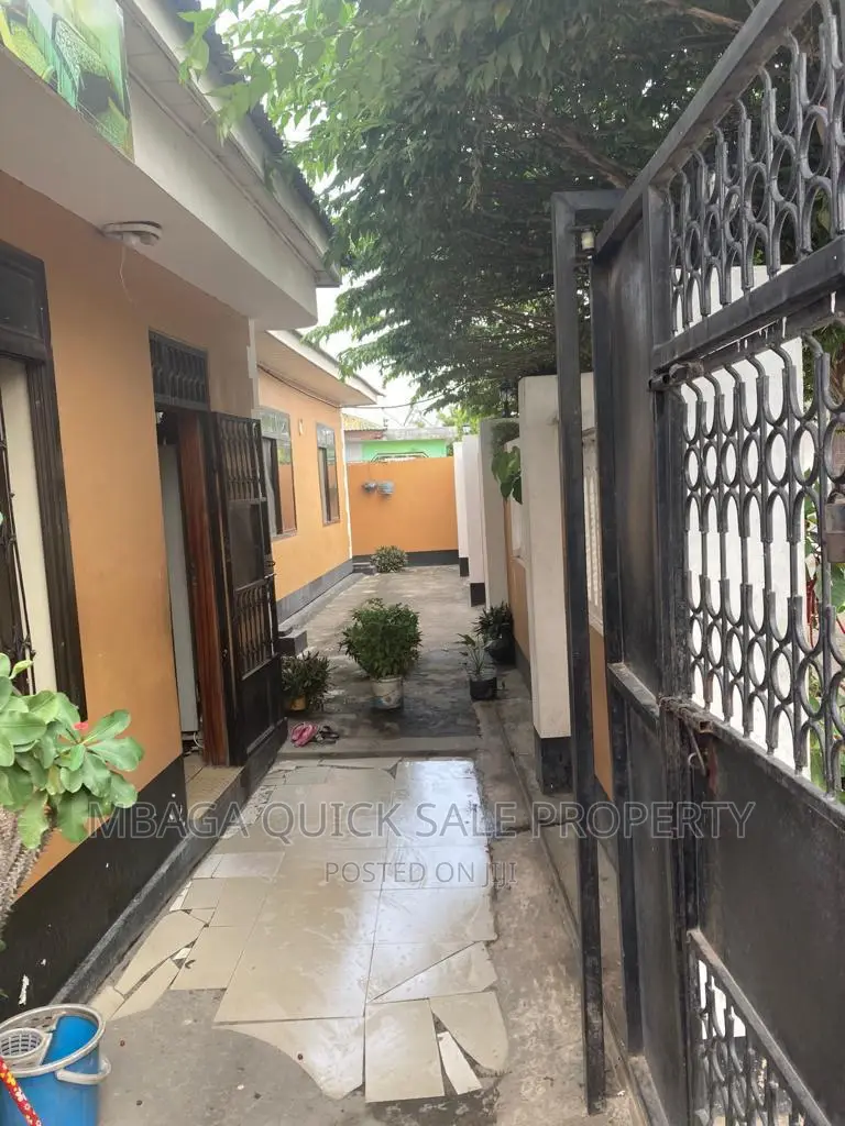 8bdrm House in Temeke, Azimio for sale in Azimio