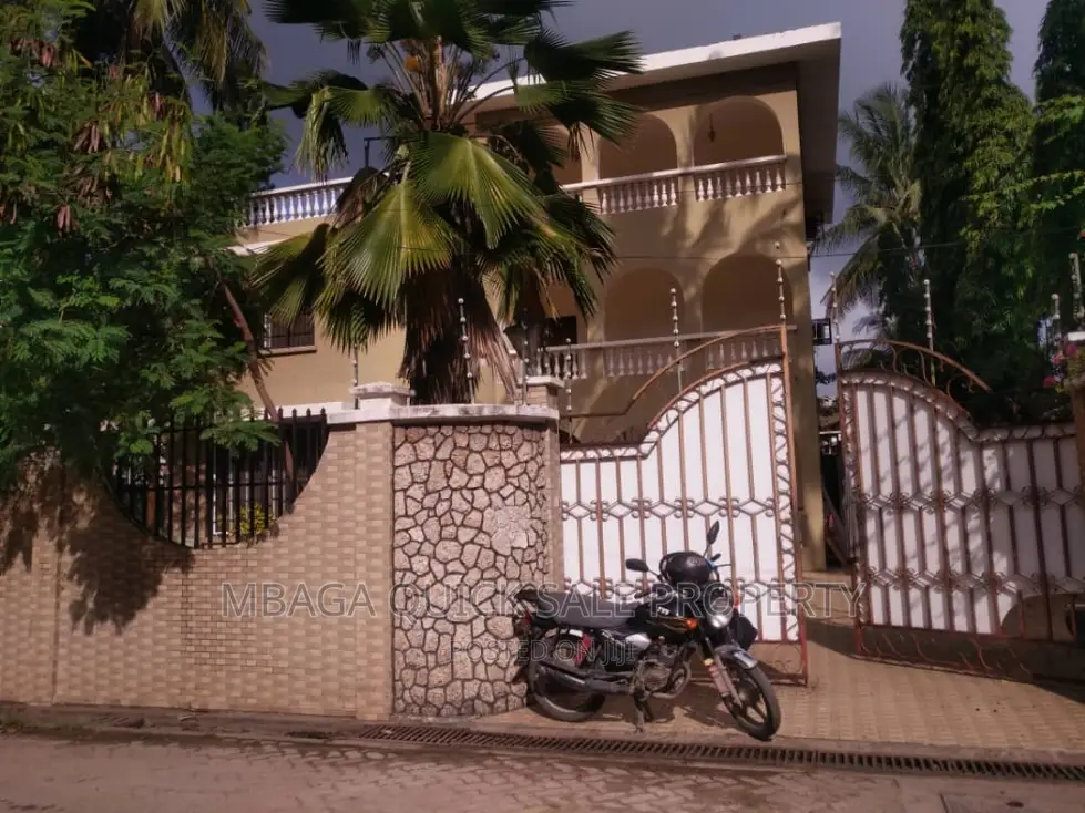 Furnished 5bdrm House in Msasani Beach for rent in Msasani