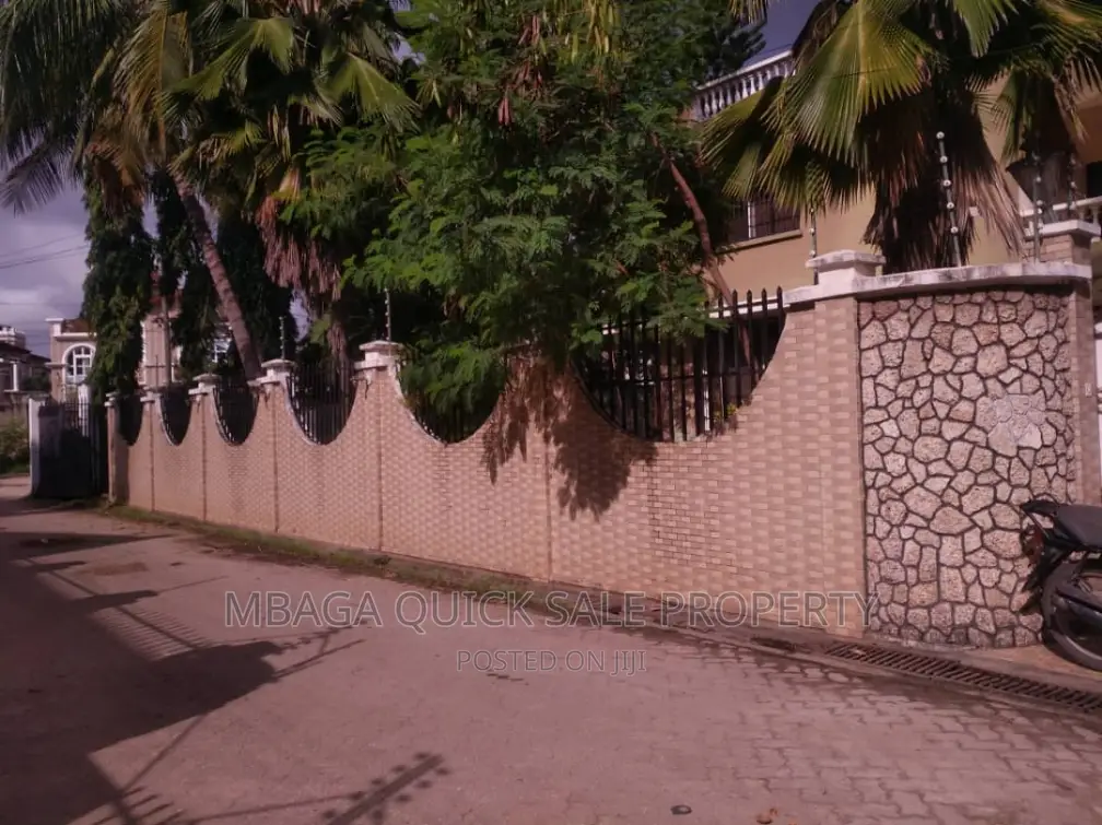 Furnished 5bdrm House in Msasani Beach for rent in Msasani