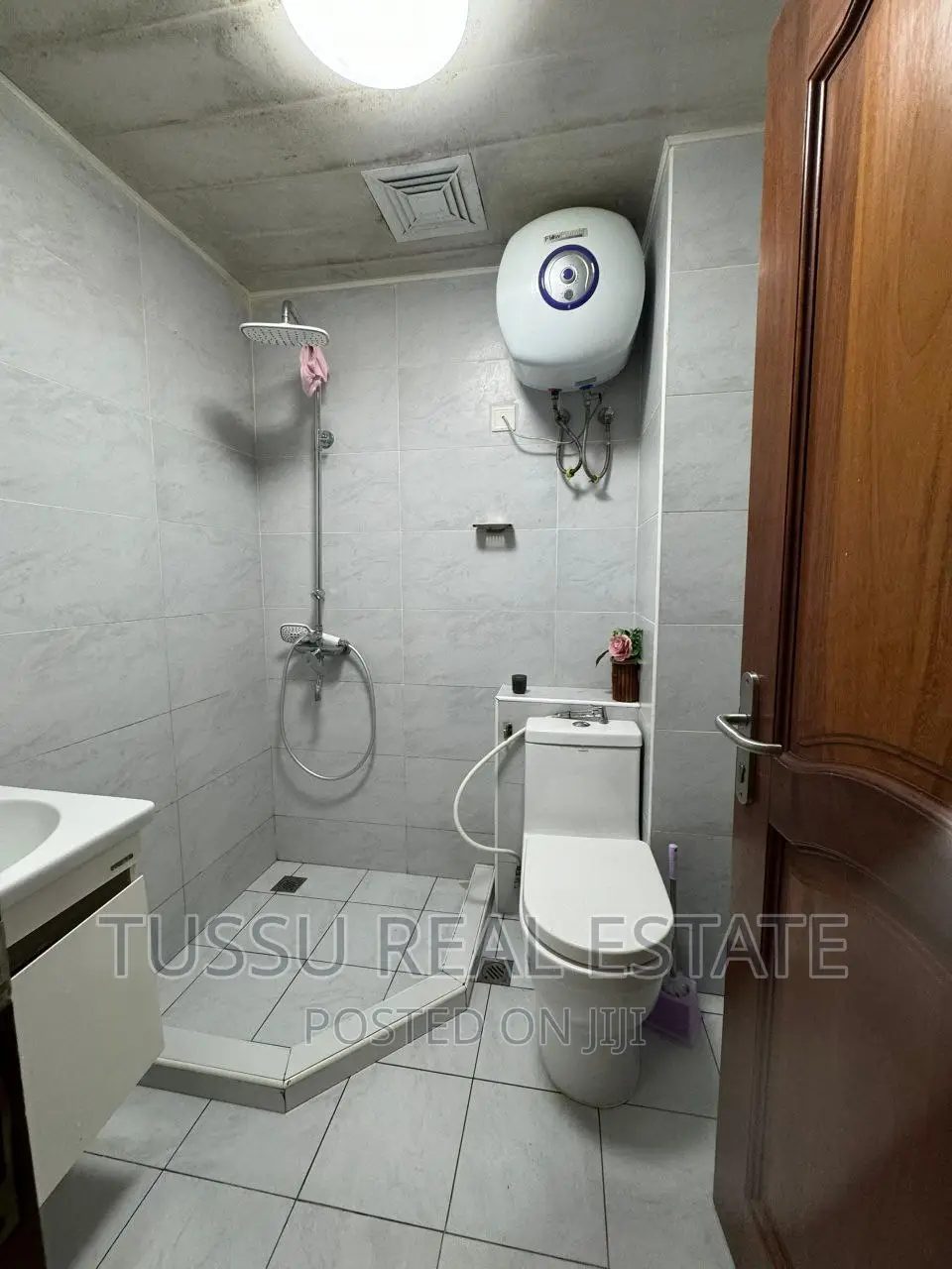 Furnished 4bdrm Apartment in Mikochen Kwa Warioba, Kinondoni for sale in Kinondoni