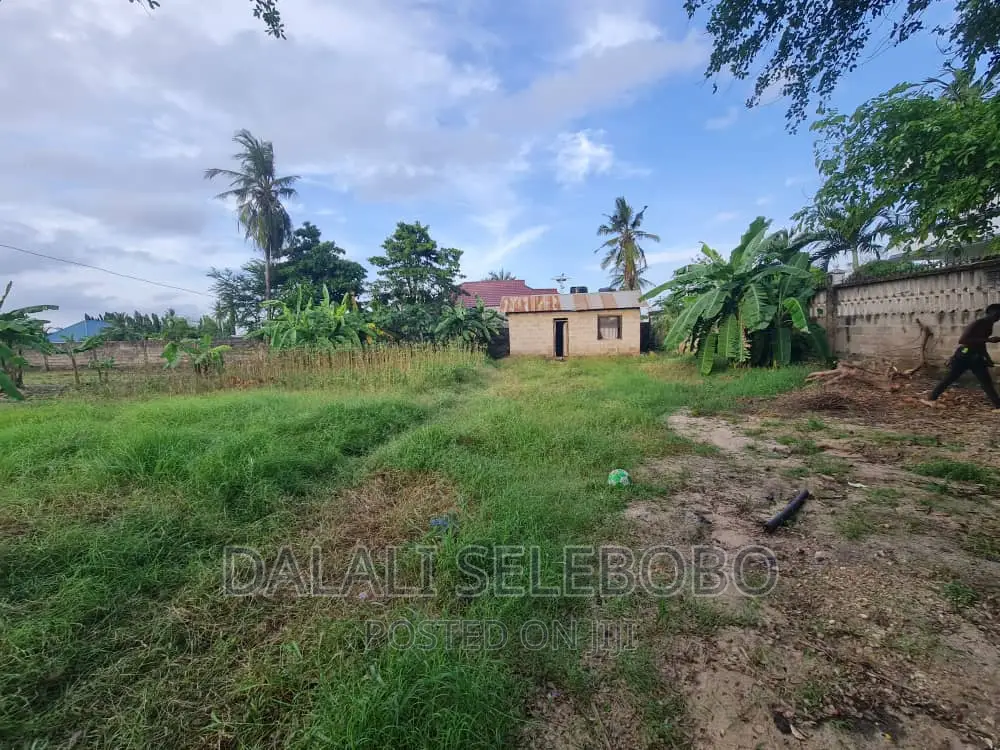 Plot 2in1 at Boko Near by Ununio in Kinondoni