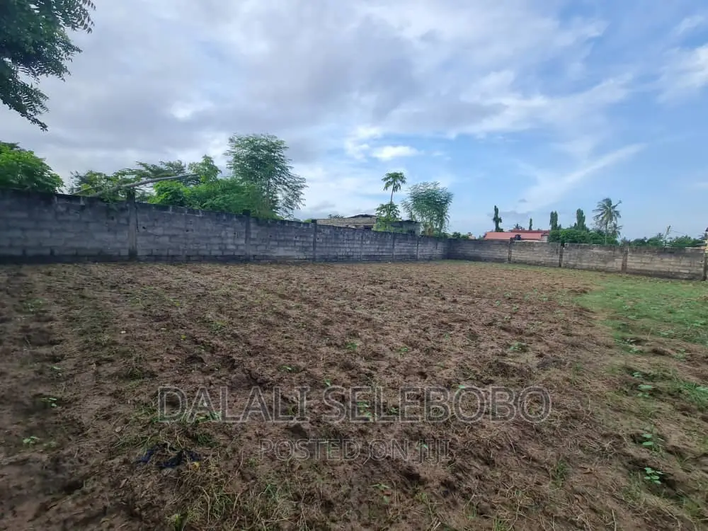 Plot 2in1 at Boko Near by Ununio in Kinondoni