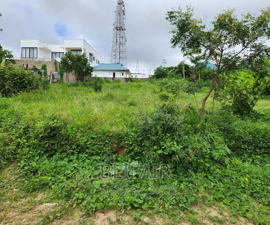 Kiwanja Kinauzwa in Kinondoni