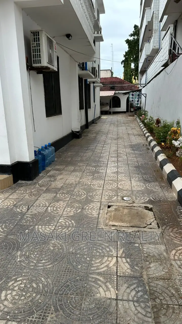 7bdrm Maisonette in Upanga Street, Kinondoni for sale in Kinondoni